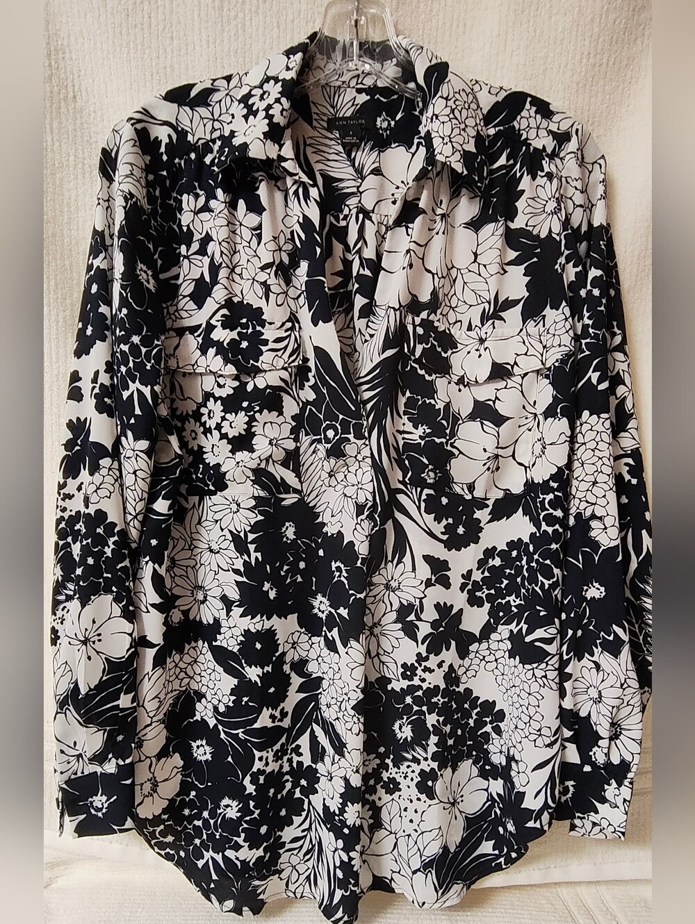 Ann Taylor Black & White Floral Button Down Utilities Camp Shirt Blouse Small